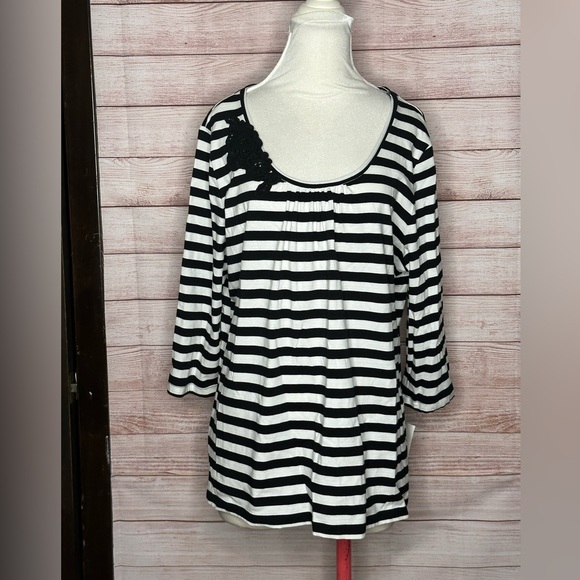 B&W Stripe Style&Co top - Picture 3 of 10